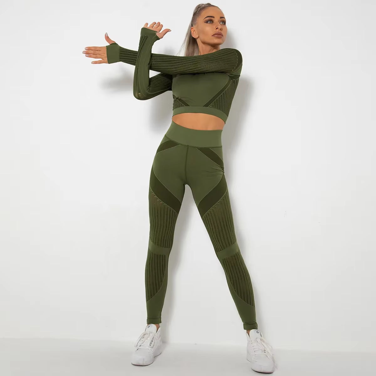 High-Performance Seamless Yoga Set for Women: High-Waisted Hip-Lifting Leggings and Long-Sleeve Crop Top Workout Ensemble